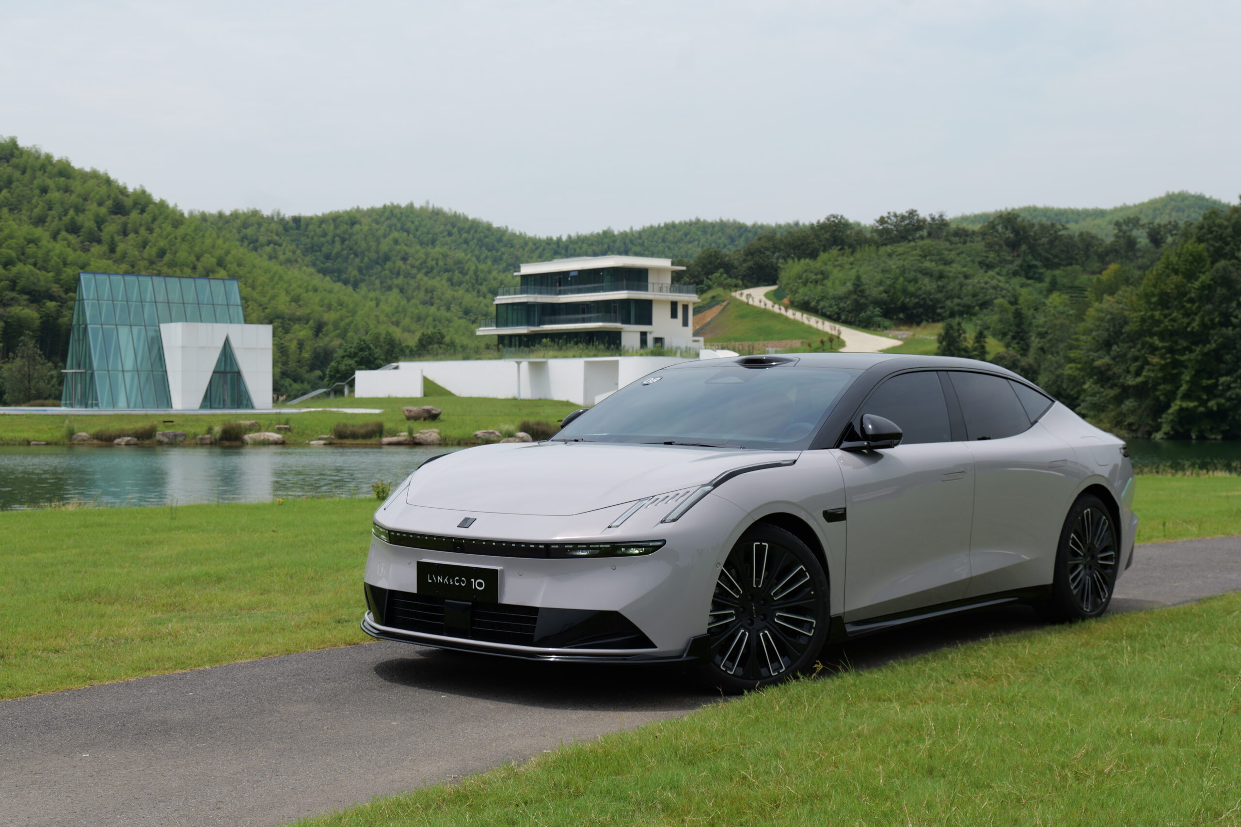 Read more about the article Lynk & Co 10 EM-P Pre-sales Begin In China